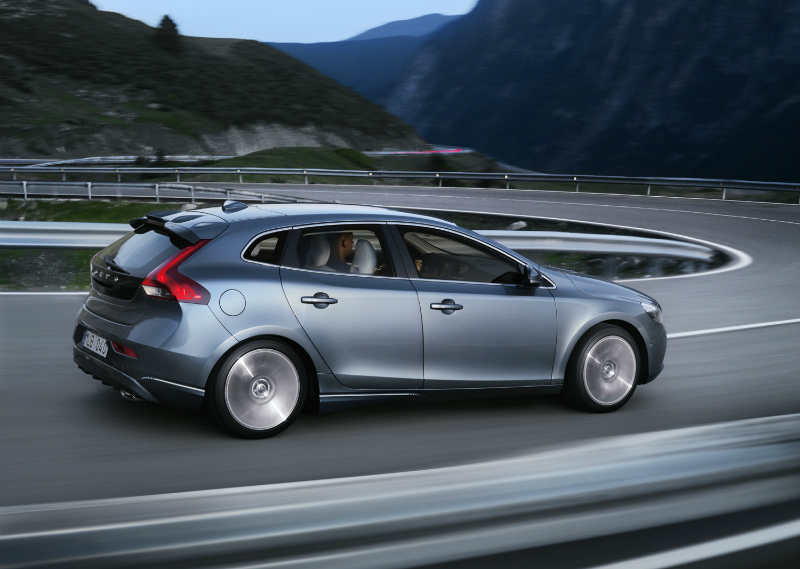 Volvo V40 2012 fodgængerairbag