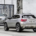 LStore spejl på væggen der; hvem er smartest i crossover-junglen her? Med GLA Concept udfordrer Mercedes Audi Q3 og BMW X1.