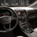 Også inde i S-Max har Ford-designerne ryddet op i knapperne, fordi mange funktioner er flyttet ind i den trykfølsomme skærm.