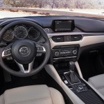 Mazda 6 kabinen får den store tur med bedre materialer og ny, nærmest svævende trykfølsom skærm.