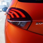 Peugeot 208 får nye LED-baglygter med de efterhånden ikoniske 'løveklør'.