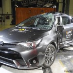 Toyota Avensis har lige fået et stort facelift og klarer sig flot i NCAP-testen.