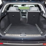 Der er plads til 553 liter i Optima Sportwagons bagagerum. Tredelt splitbagsæde bliver standard.