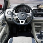 Nyt rat og forbedret integration med din smartphone i den faceliftede VW Up. Nyt er også muligheden for at pynte både bil og kabine med flere farver.