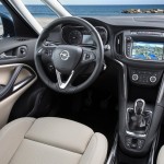 Zafira låner instrumenter og trykfølsom skærm fra Opel Astra, når den får et facelift til efteråret.