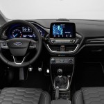 Inden for er der ryddet grundigt op i den nye Fiesta-kabine. Bemærk, hvordan Ford holder fast i relativt mage knapper til betjening af f.eks. klimaanlæg og radio.