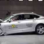 Både Volvo selv og passagererne i denne S90 slipper uskadt fra mødet med muren hos Euro NCAP.