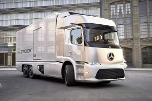 Tidligere i år viste Mercedes en elektrisk lastbil, Urban eTruck, beregnet til lokal varedistribution i byer.
