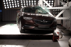 Godt nyt for firmabilister: Den nye Opel Insignia henter alle fem stjerner i Euro NCAPs crashtest.