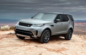 Land Rover Discovery er en ikonisk bil - særligt i en tid, hvor SUV-bølgen når nye højder. Til priser fra lige under millionen, har den dog ingen chance for at blive Årets Bil i Danmark.