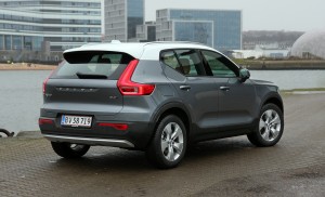 To-farvet tag er ekstraudstyr til Volvo XC40 - du kan også få rødt sædeindtræk og orange gulvtæpper.