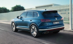 Første generation af VW Touareg var et hit, anden generation en smule overset, men det er næppe en risiko for tredje oplag af VWs flagskib - både ude og inde er den designet væsentligt mere selvsikkert.