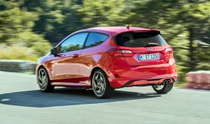 Fiesta ST kommer standard med tre døre. Fem døre koster 5.000 kr. ekstra.