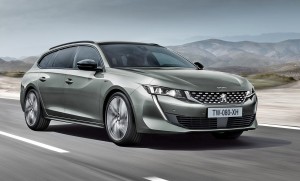 Peugeot strammer virkelig stilen med andet oplag af 508 SW. Bemærk modelbetegnelsen 508 nederst på motorhjelmen som vi kender det fra klassiske Peugeot-modeller.