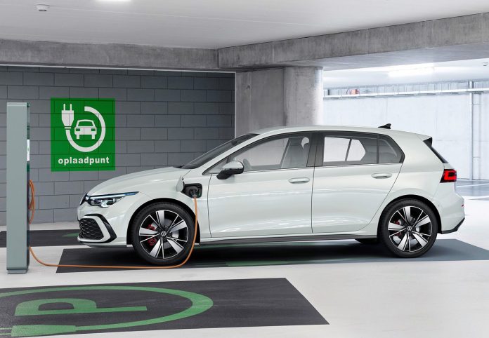 Volkswagen-Golf-2020-ladehybrid